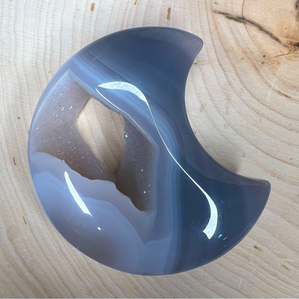 Elegant Gray Agate Decorative Piece